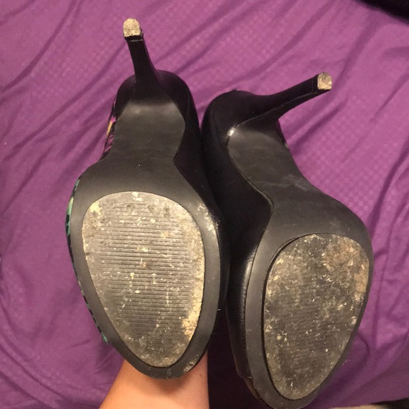 Heeled booties size 8 - Picture 3 of 5